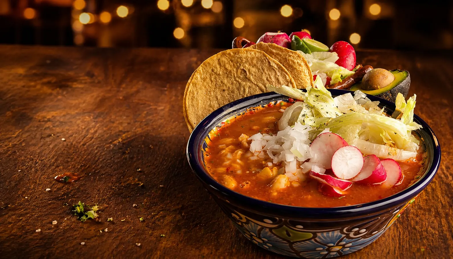 Pozole de la casa servido los jueves y viernes en Mariscos Muelle 27, Querétaro